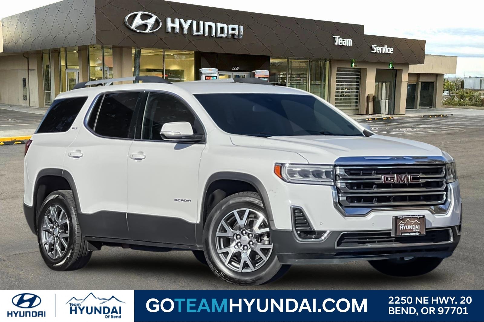 Used 2023 GMC Acadia SLT image 1