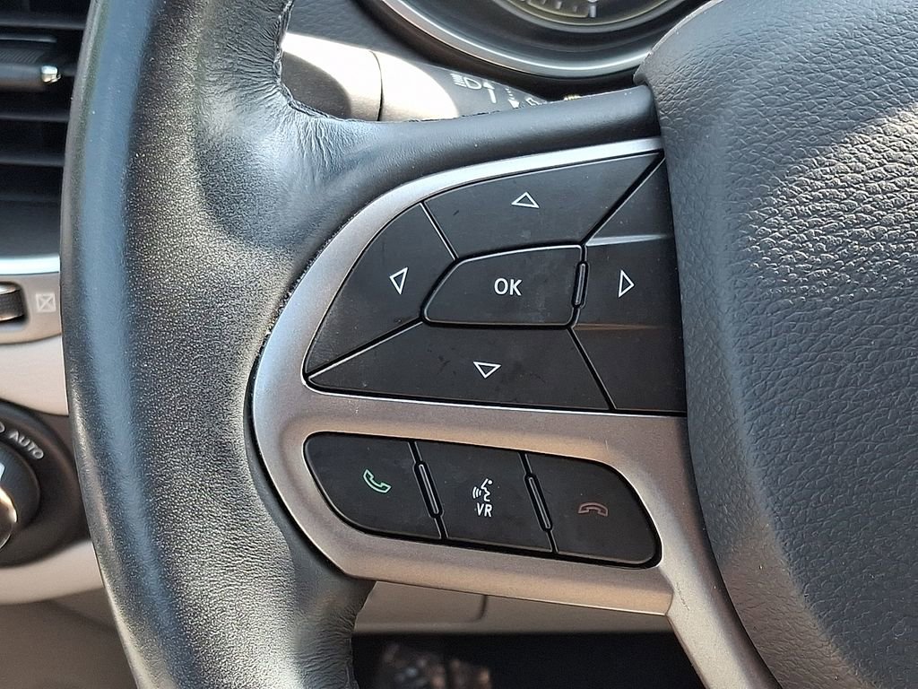 Used 2021 Jeep Cherokee Latitude Lux w/ Comfort/Convenience Group AWD/4WD image 21