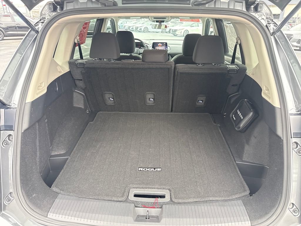 Used 2025 Nissan Rogue S image 24