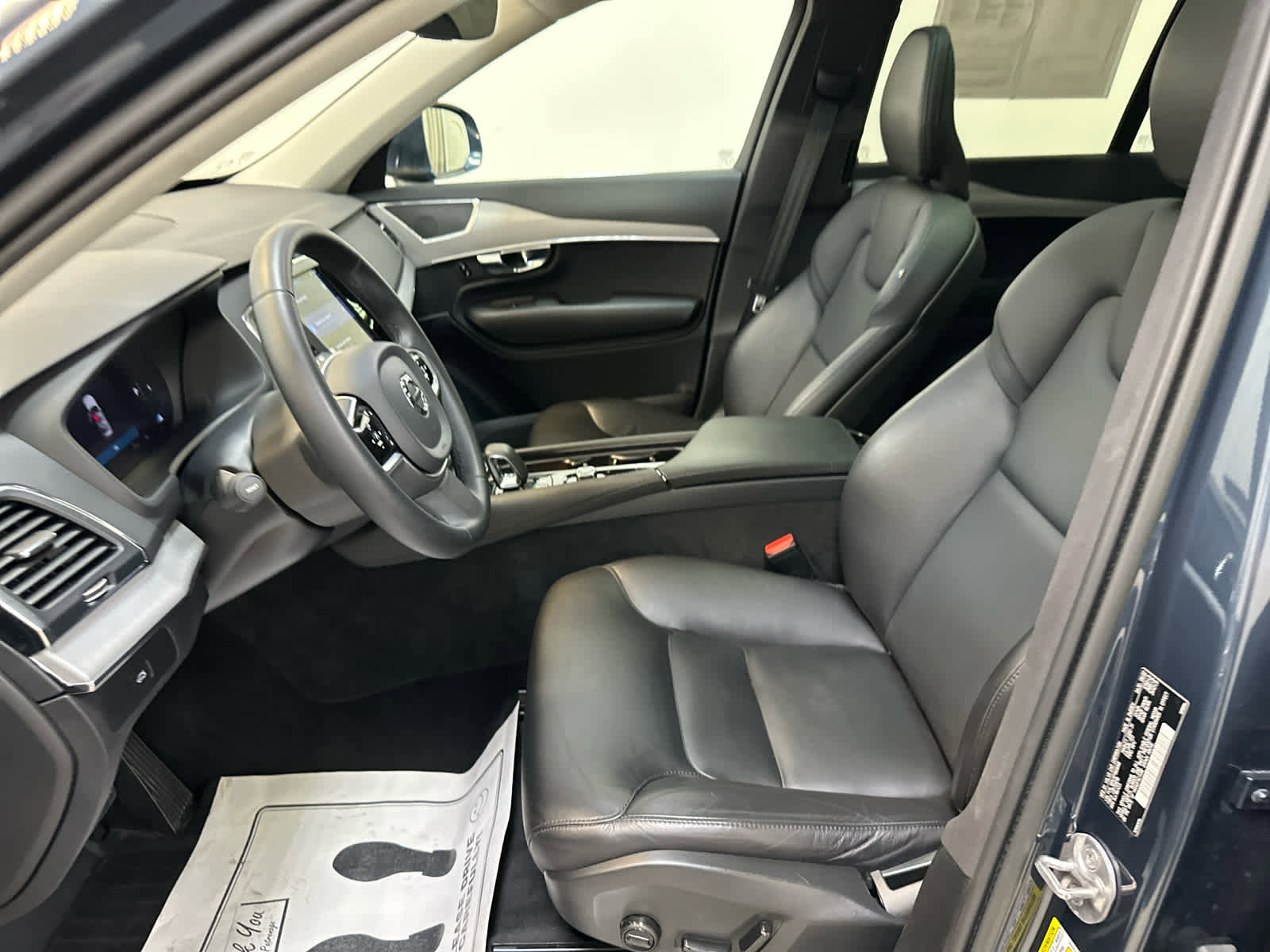 Used 2023 Volvo XC90 B5 Core w/ Protection Package image 4