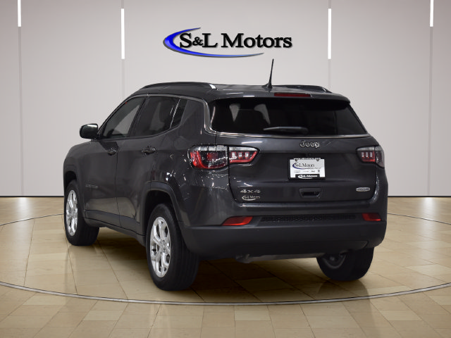 Used 2024 Jeep Compass Latitude AWD/4WD image 6