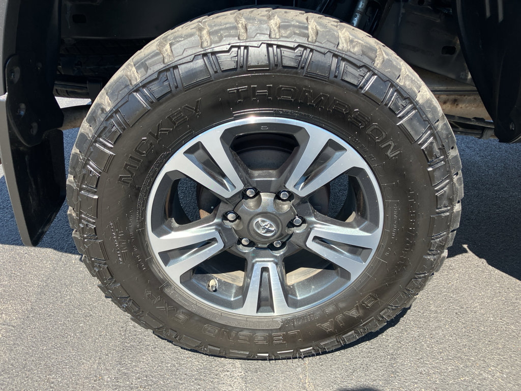 Used 2018 Toyota Tacoma TRD Sport image 12