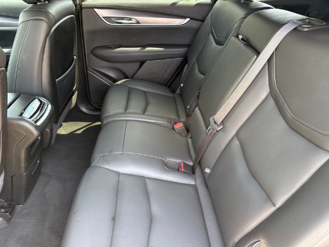 Used 2024 Cadillac XT6 Luxury w/ LPO, Floor Liner Package FWD image 28