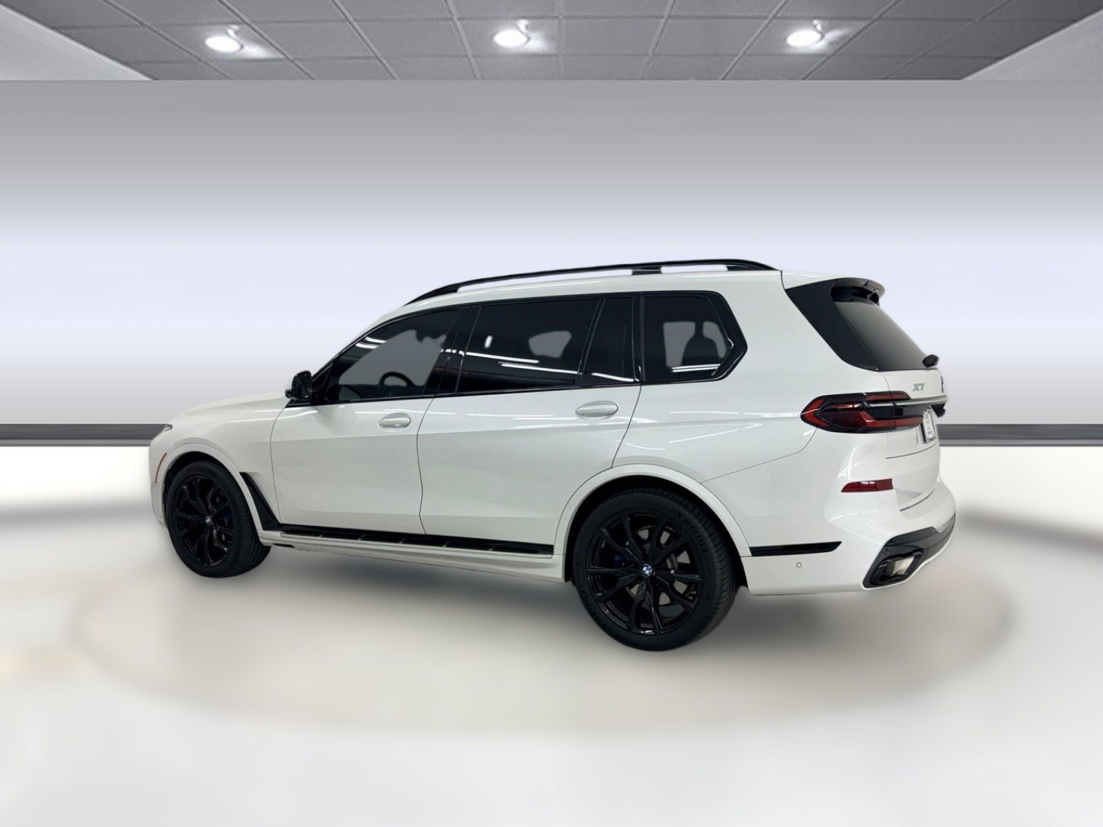 Used 2023 BMW X7 xDrive40i w/ Executive Package AWD/4WD image 3