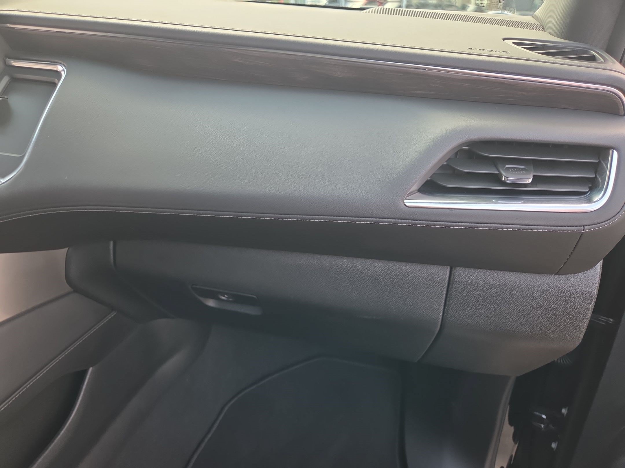 Used 2024 Chevrolet Suburban LT AWD/4WD image 58