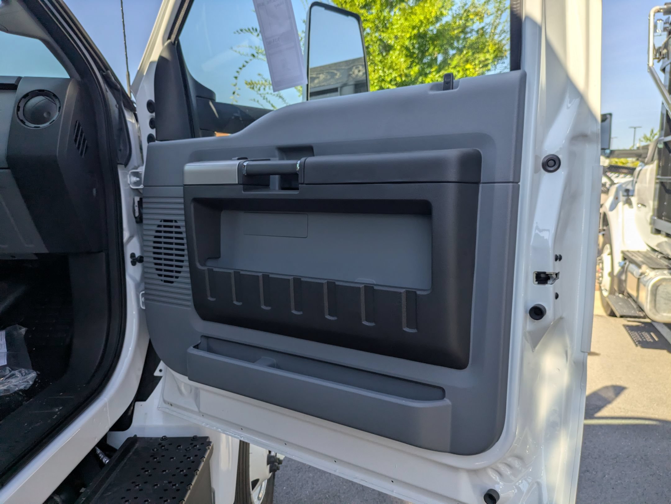 New 2027 Ford F750 2WD Regular Cab Super Duty image 31
