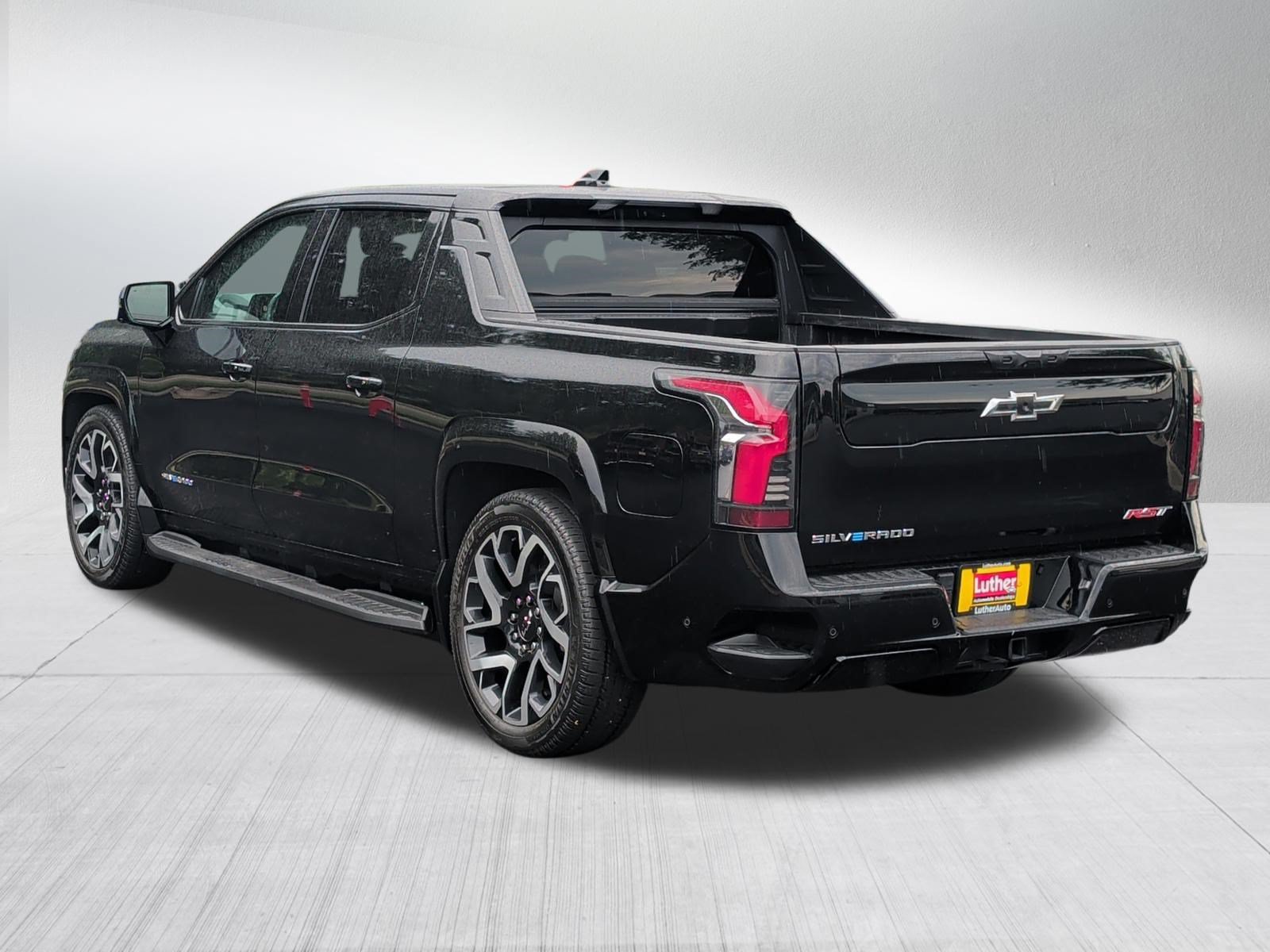 Used 2024 Chevrolet Silverado EV RST AWD/4WD image 5
