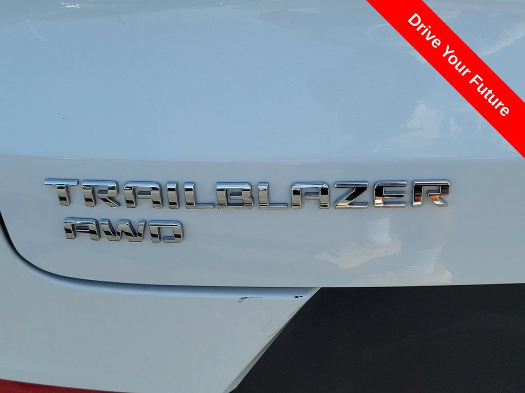 Used 2025 Chevrolet TrailBlazer LT AWD/4WD image 27