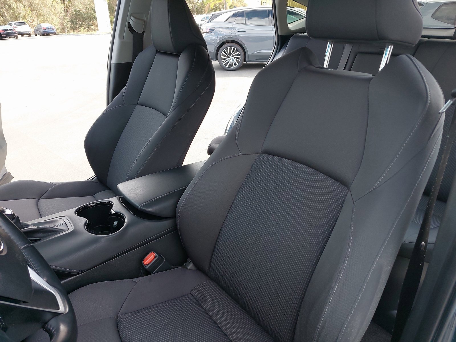 Used 2021 Toyota Venza LE image 15