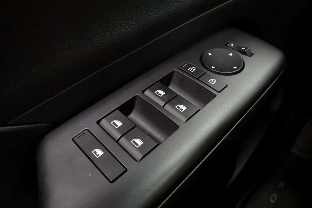 Certified 2025 Hyundai Kona SEL AWD/4WD image 29