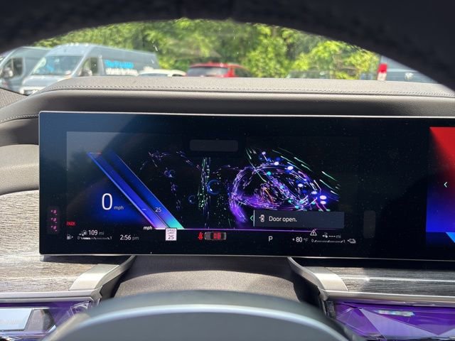 Used 2025 BMW 750e xDrive image 26