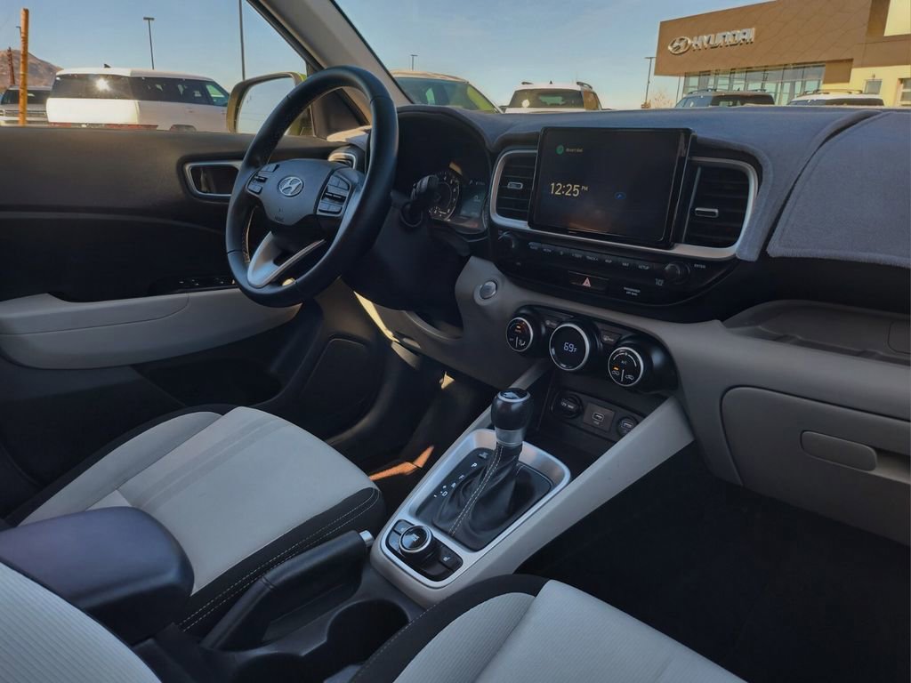 Certified 2021 Hyundai Venue SEL w/ Premium Package image 26
