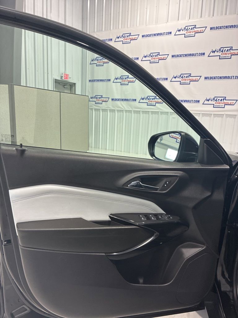 Used 2026 Chevrolet Trax LT FWD image 16