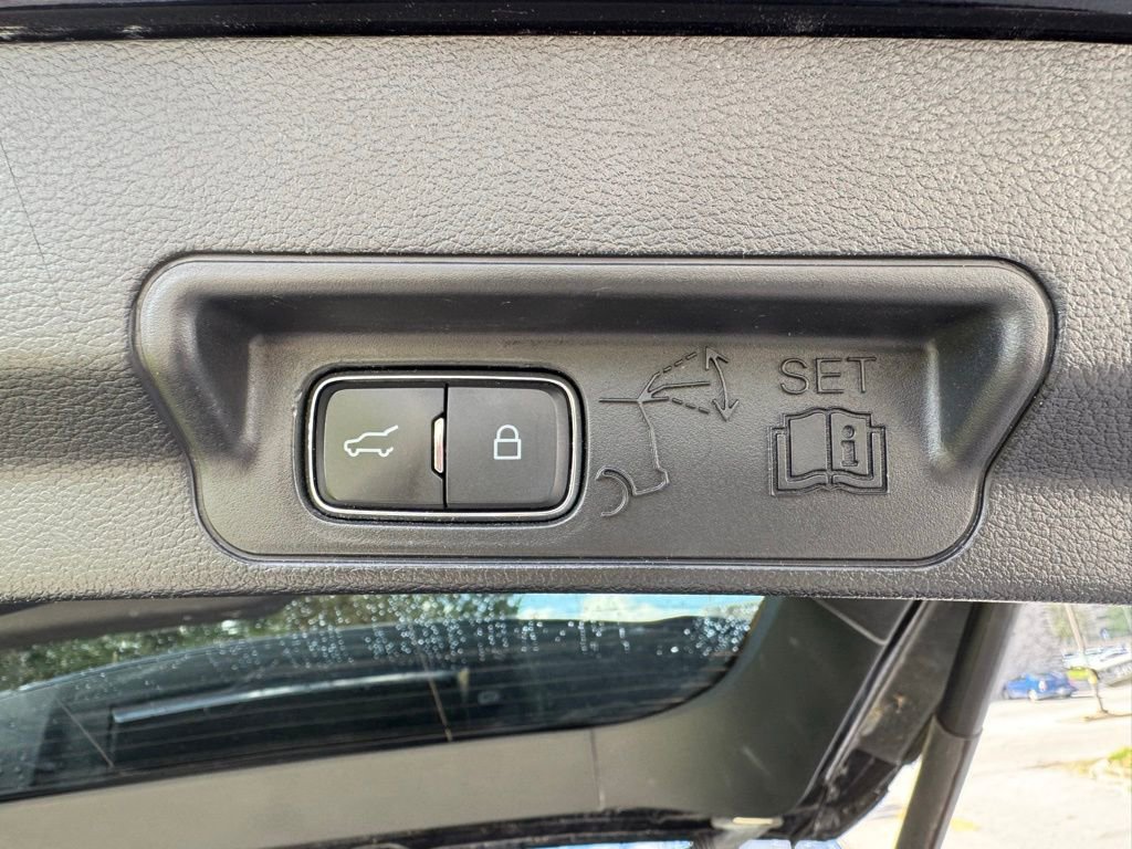 Used 2020 Ford Explorer Limited w/ Class III Trailer Tow Package image 12