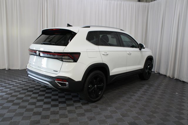 New 2025 Volkswagen Taos SEL image 27