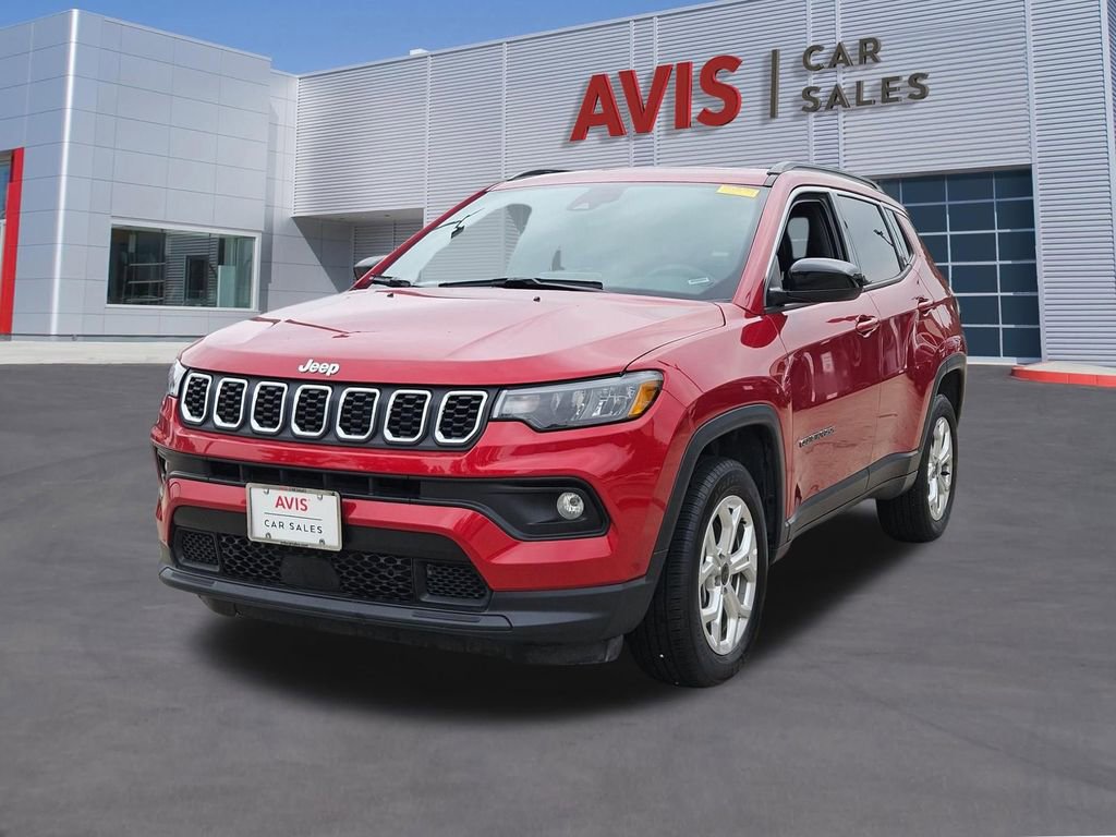 Used 2025 Jeep Compass Latitude w/ Sun & Sound Group AWD/4WD image 1