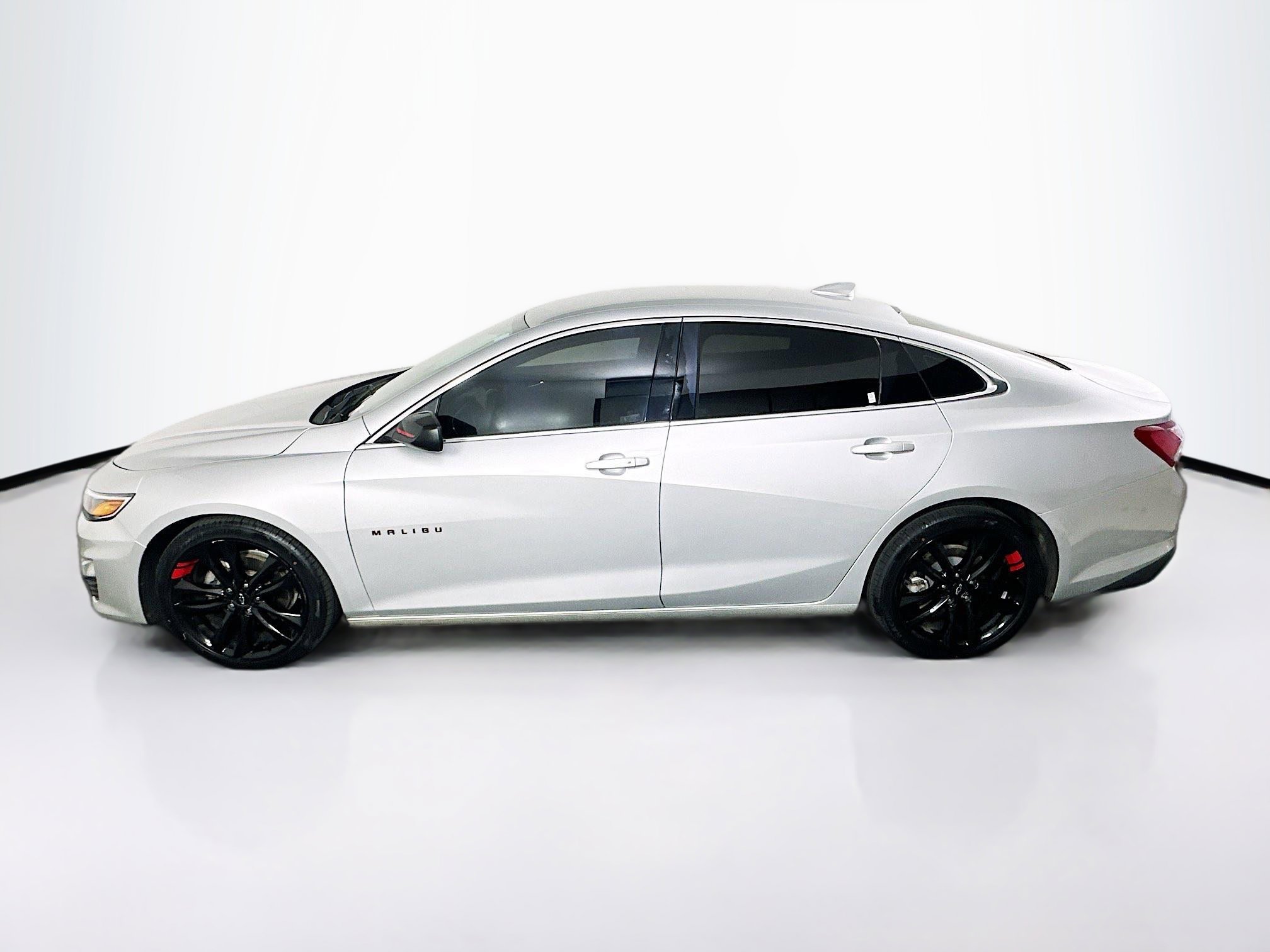 Used 2021 Chevrolet Malibu LT w/ Redline Edition FWD image 4