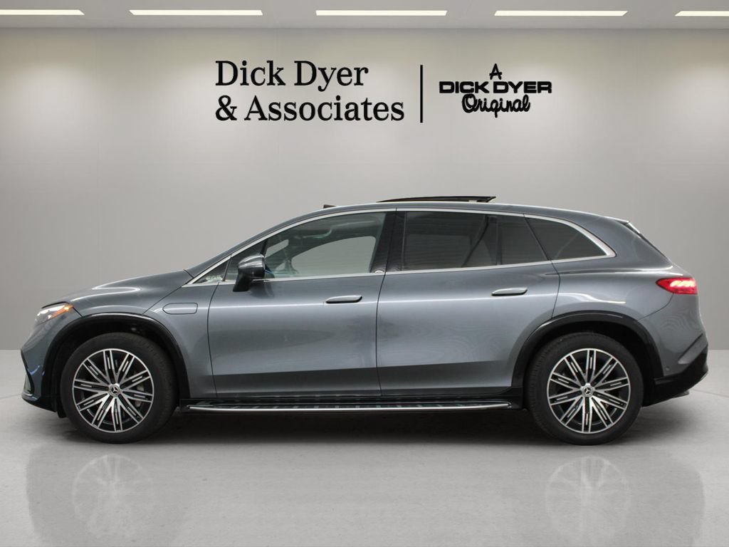 Used 2023 Mercedes-Benz EQS 580 4MATIC SUV w/ Exclusive Trim Package image 15
