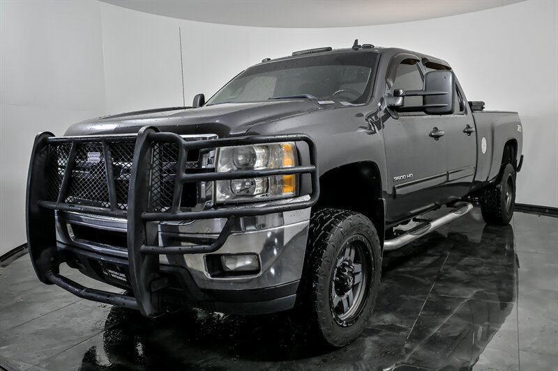 Used 2011 Chevrolet Silverado 3500 LTZ w/ LTZ Plus Package AWD/4WD image 5