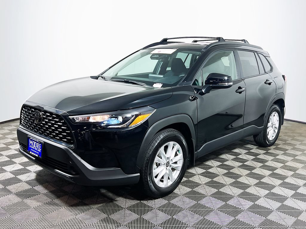 Certified 2025 Toyota Corolla Cross LE w/ Moonroof Package AWD/4WD image 3