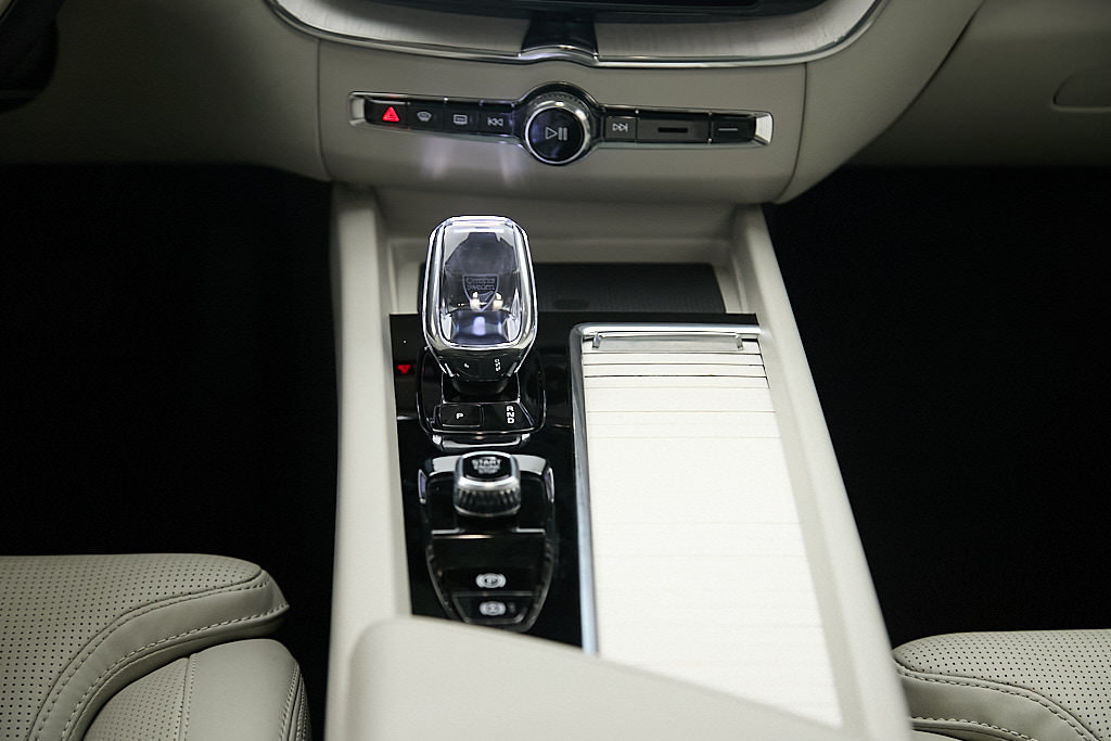 Certified 2026 Volvo XC60 B5 Ultra AWD/4WD image 31
