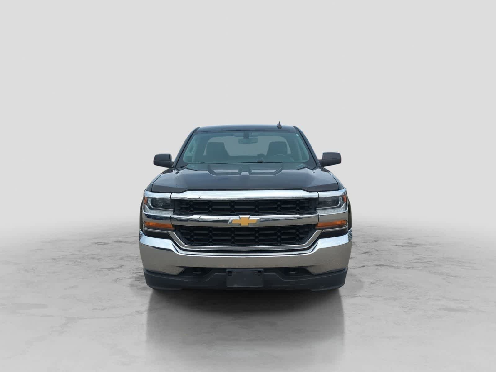 Used 2018 Chevrolet Silverado 1500 LT AWD/4WD image 3