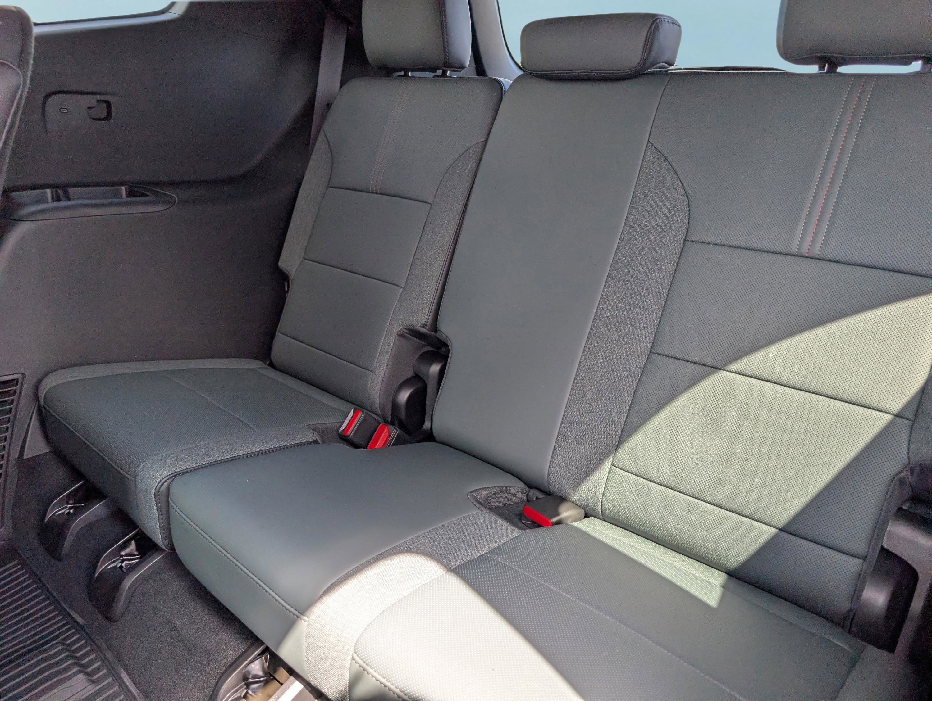 New 2026 GMC Acadia AT4 w/ LPO, Floor Liner Package AWD/4WD image 44