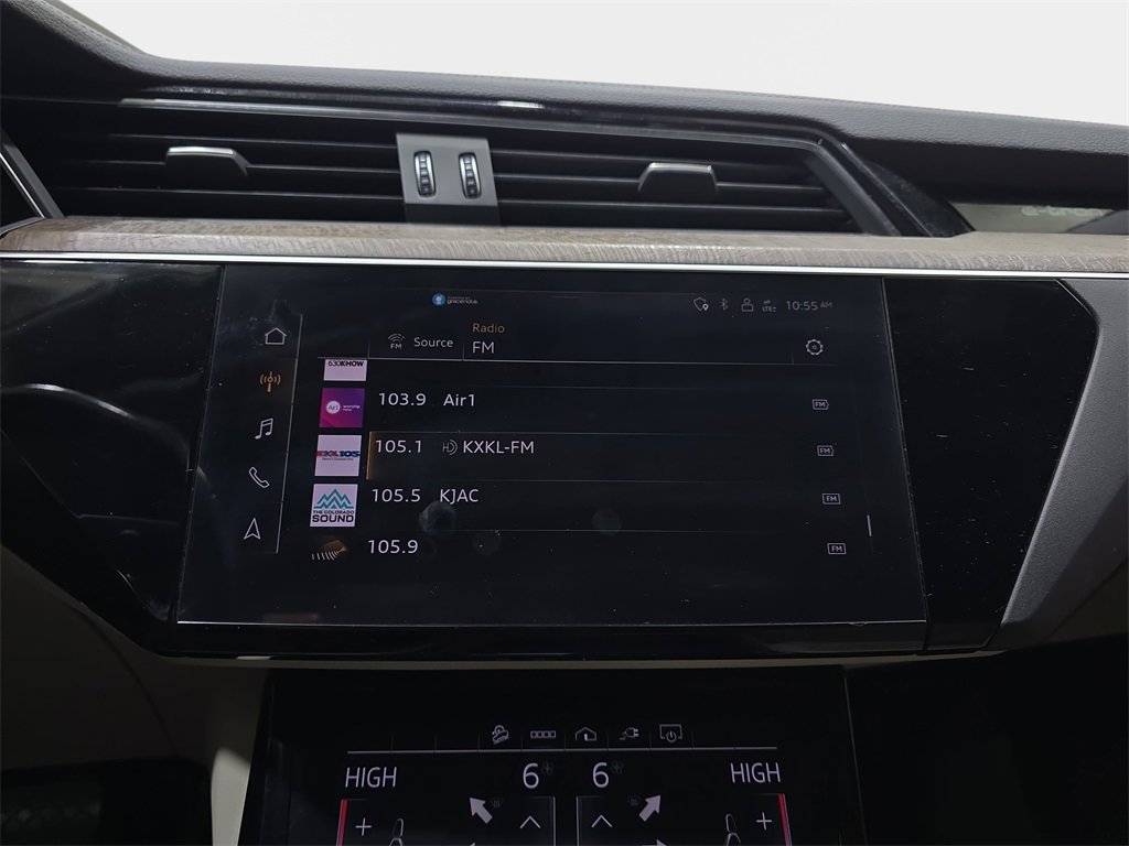 Used 2021 Audi e-tron Premium Plus w/ Premium Plus Package image 22