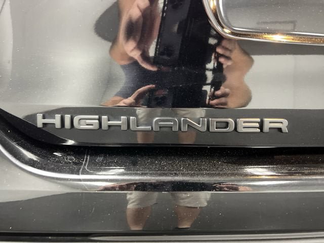 Used 2024 Toyota Highlander XSE AWD/4WD image 32