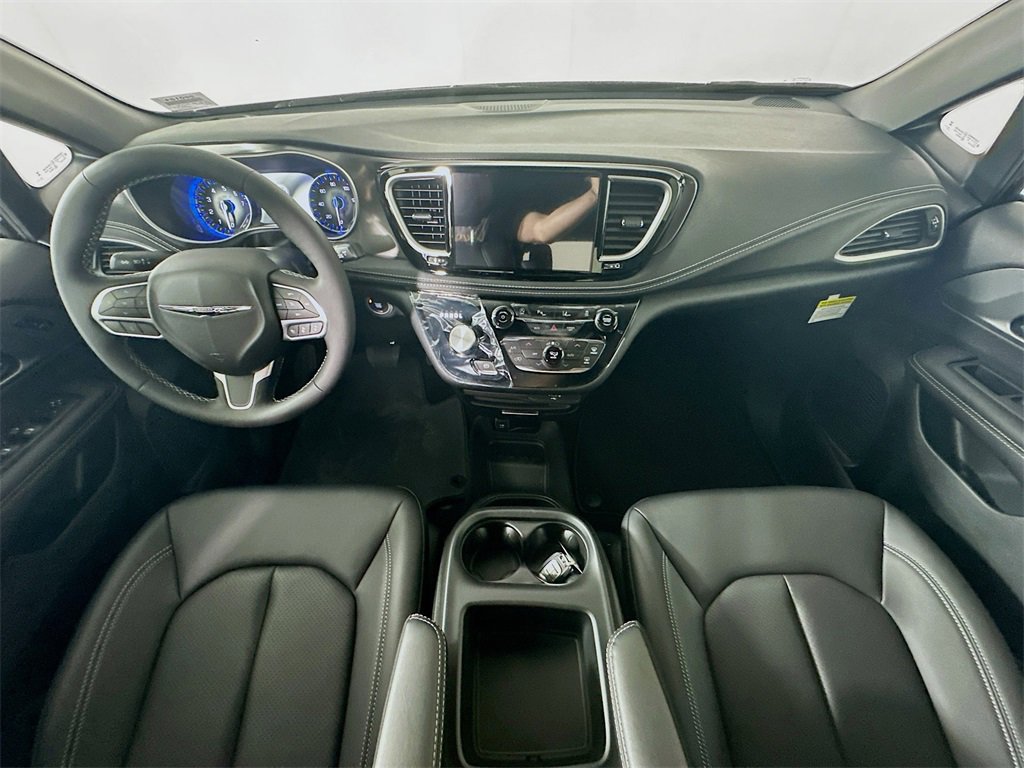 New 2026 Chrysler Pacifica Select image 9