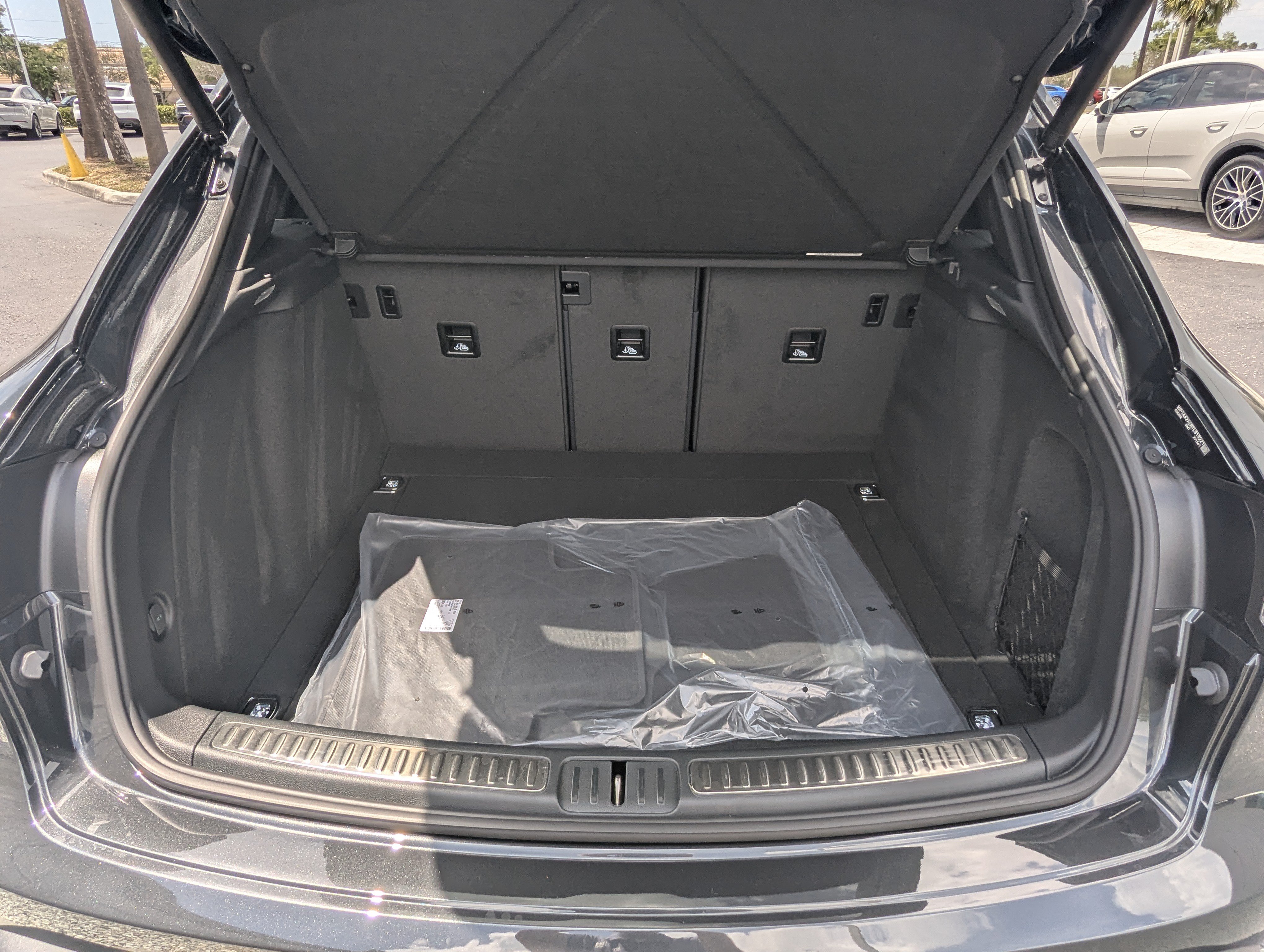 New 2026 Porsche Macan AWD/4WD image 13