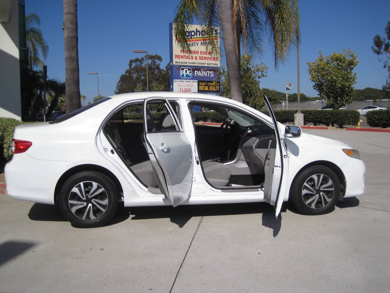 Used 2013 Toyota Corolla L FWD image 3