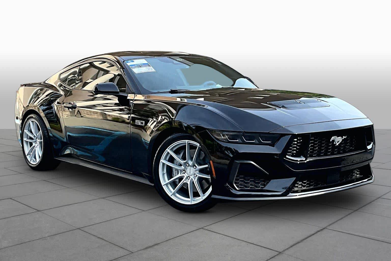 Used 2025 Ford Mustang GT RWD image 3