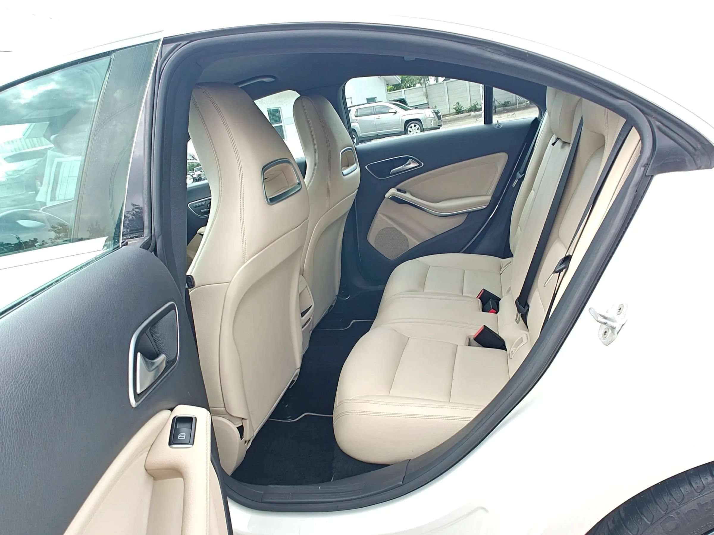 Used 2014 Mercedes-Benz CLA 250 image 16