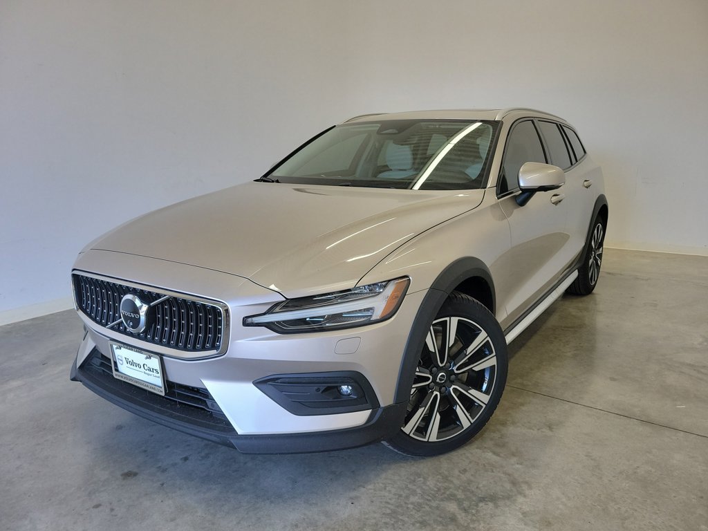 New 2026 Volvo V60 B5 Cross Country Ultra w/ Protection Package Premier AWD/4WD image 33