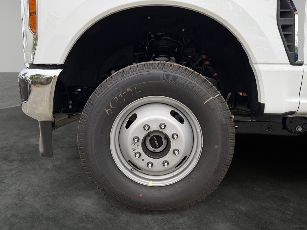 New 2026 Ford F350 XL w/ XL Chrome Package AWD/4WD image 2