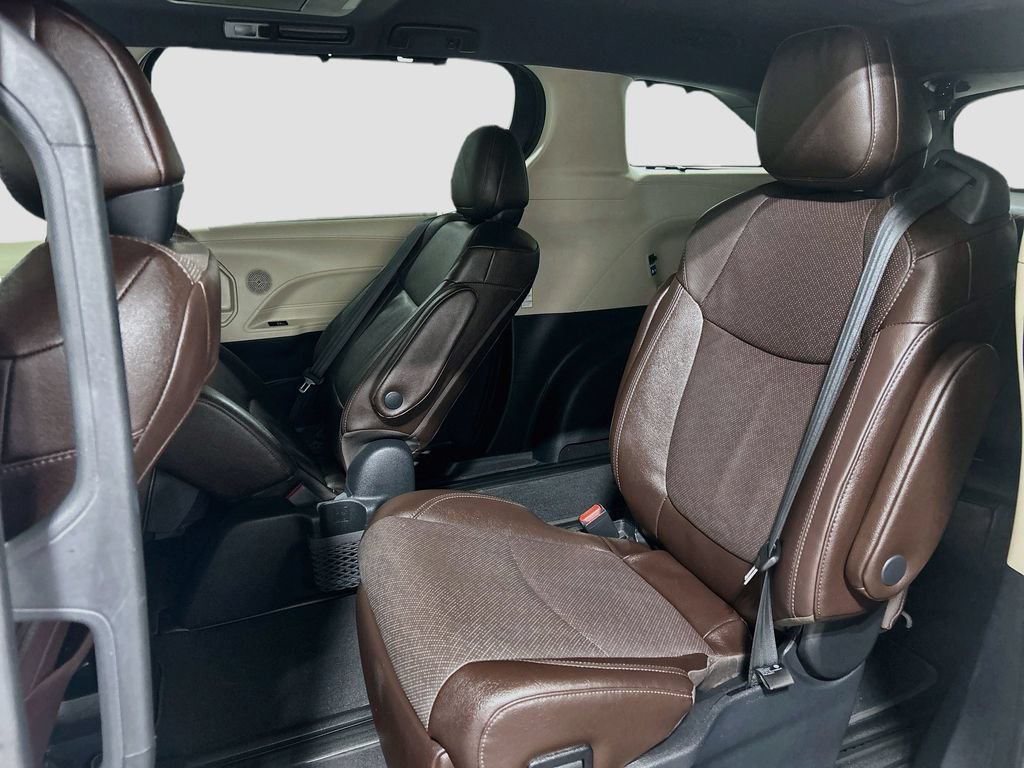 Used 2021 Toyota Sienna Platinum FWD image 24