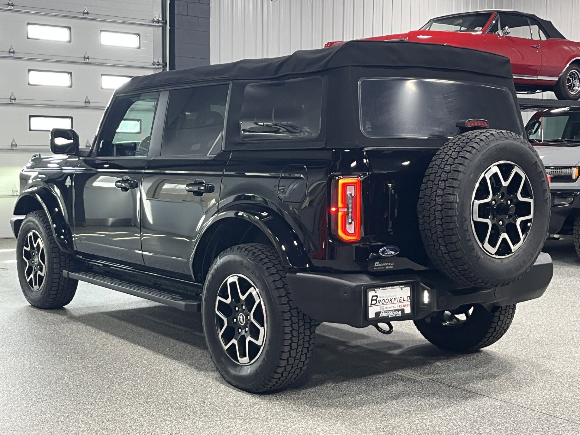 Used 2022 Ford Bronco Outer Banks image 3