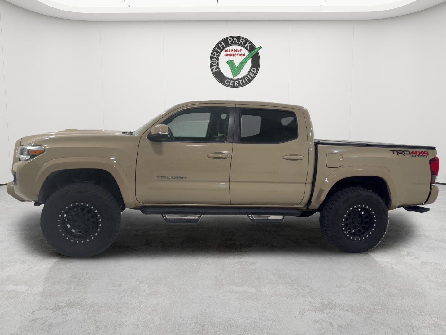 Used 2018 Toyota Tacoma TRD Sport w/ Technology Package AWD/4WD image 2