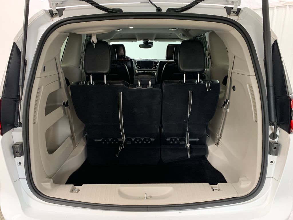 Used 2024 Chrysler Pacifica Touring-L FWD image 24