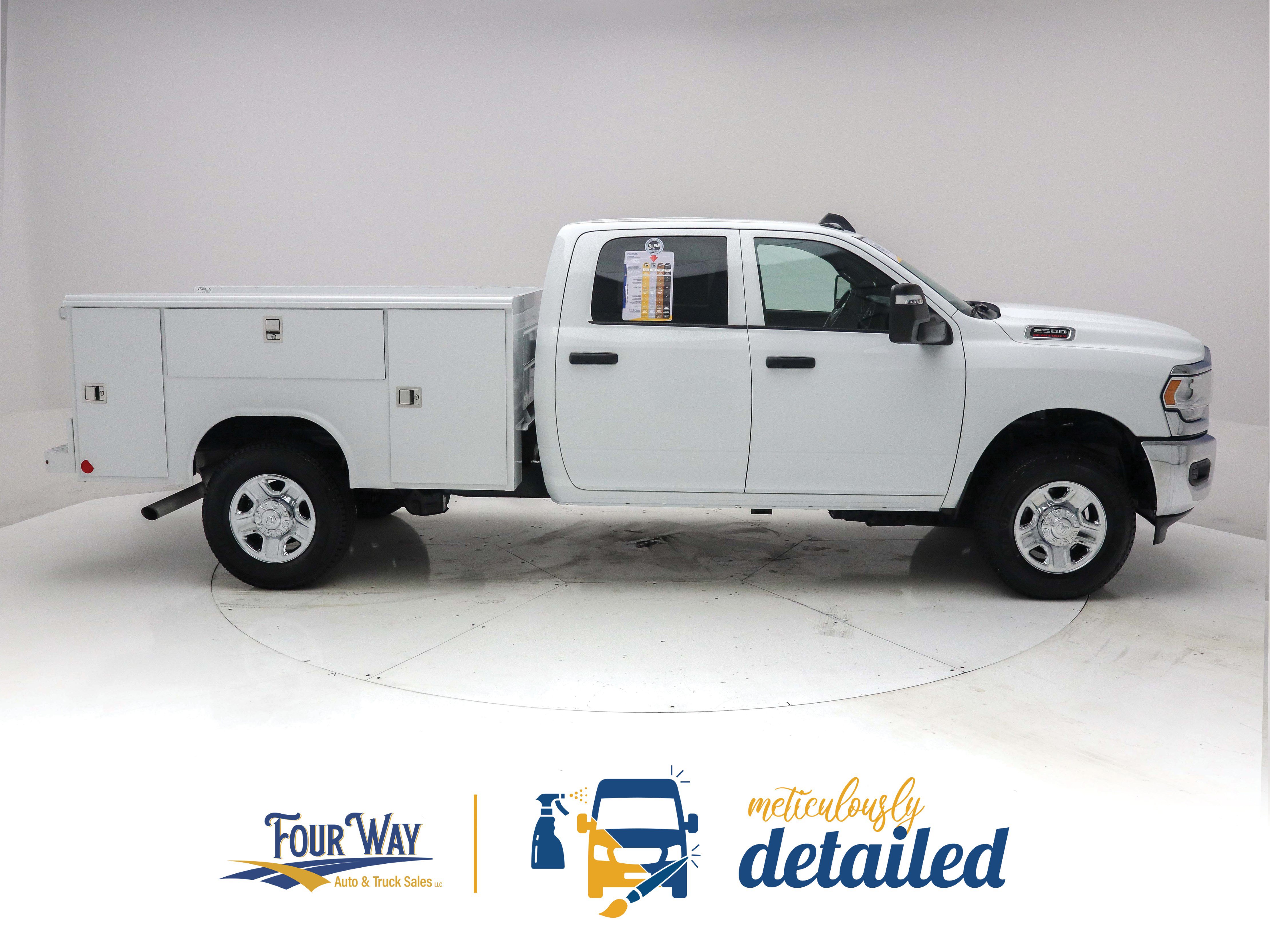 Used 2024 RAM 2500 Tradesman w/ Chrome Appearance Group AWD/4WD image 2