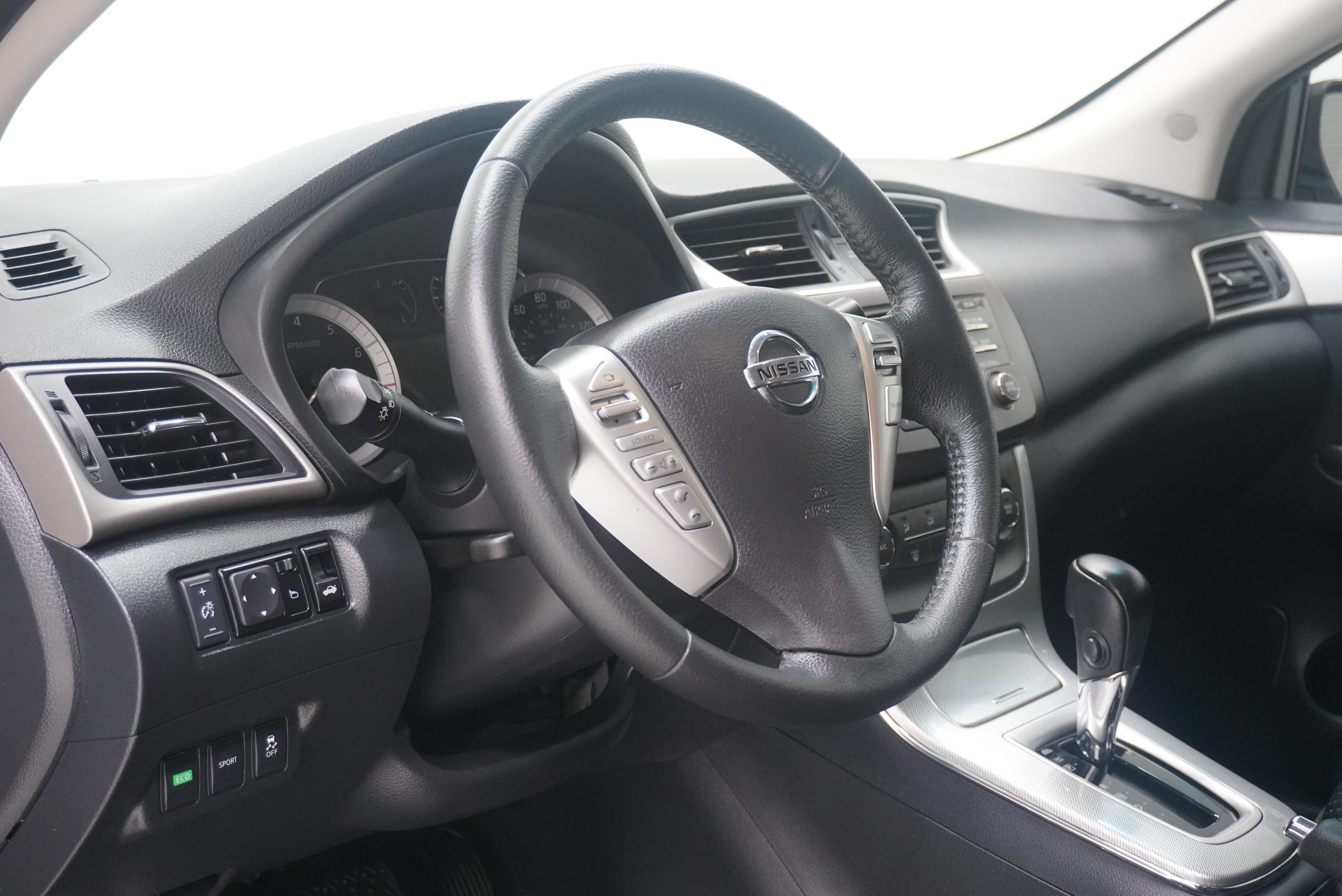 Used 2014 Nissan Sentra SR w/ SR Driver Package FWD image 10