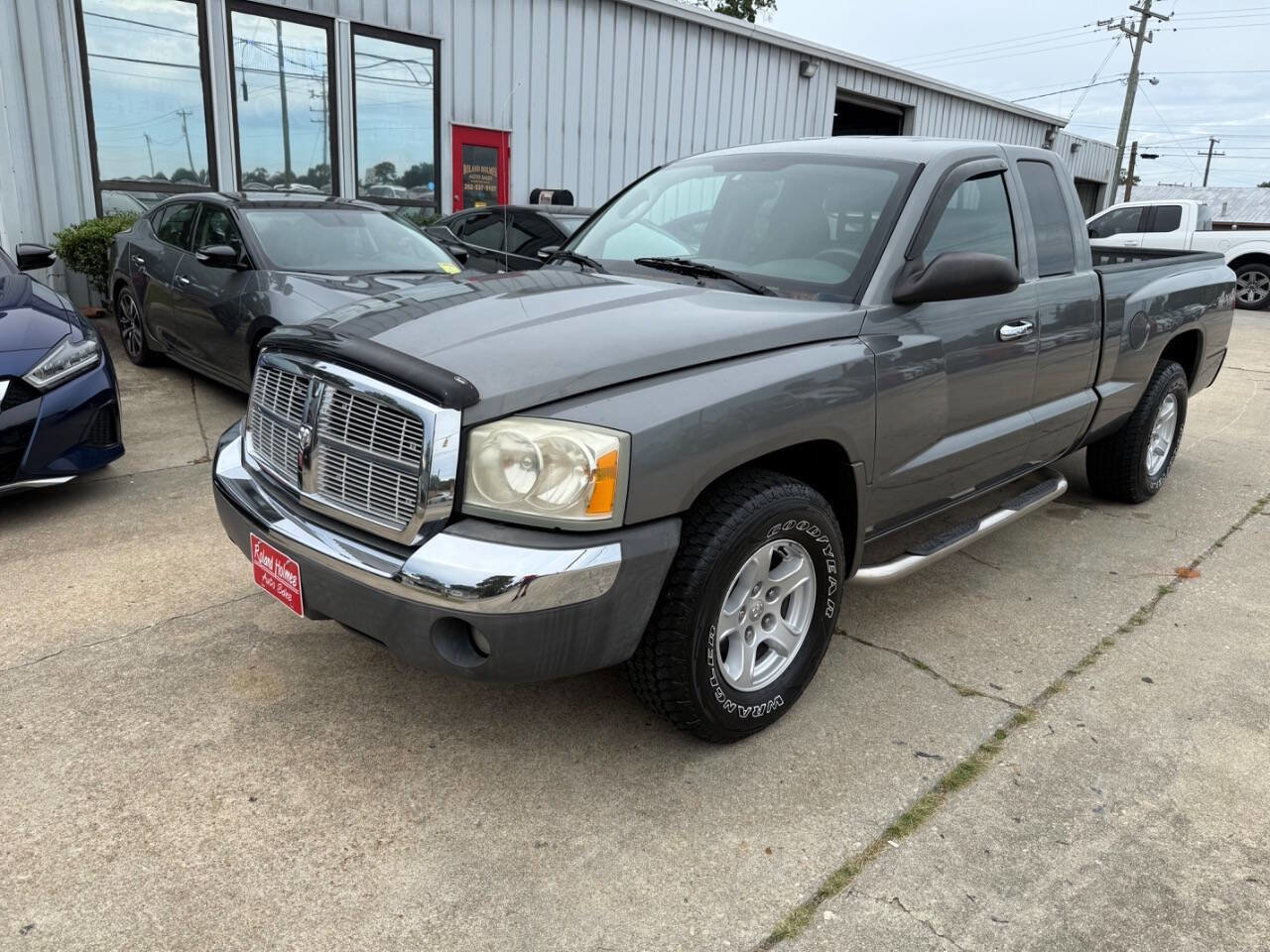 Used 2005 Dodge Dakota SLT image 2