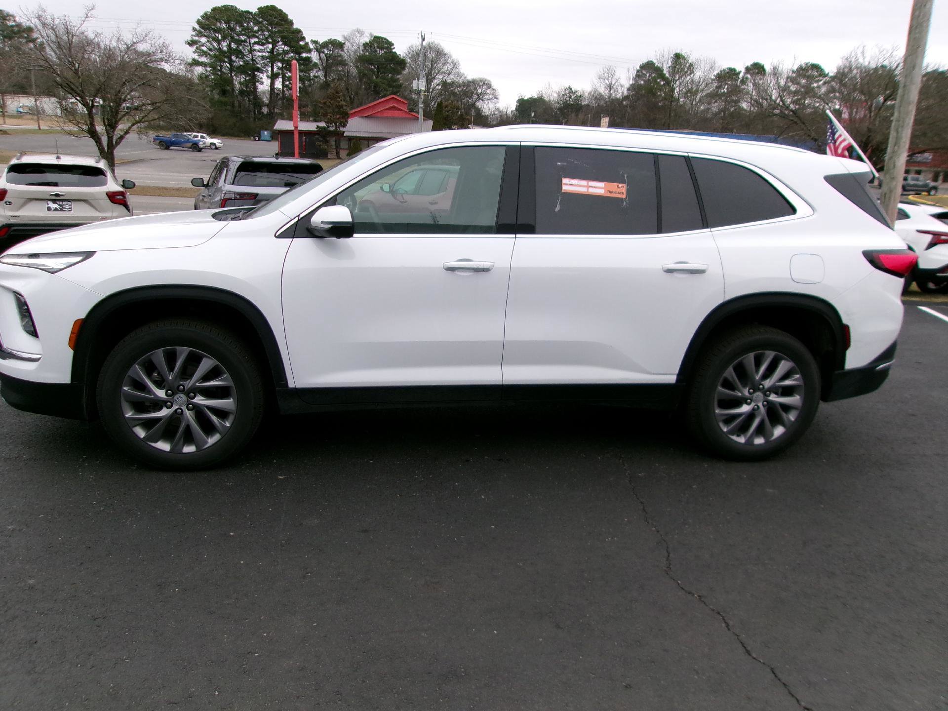 Used 2025 Buick Enclave Preferred image 6