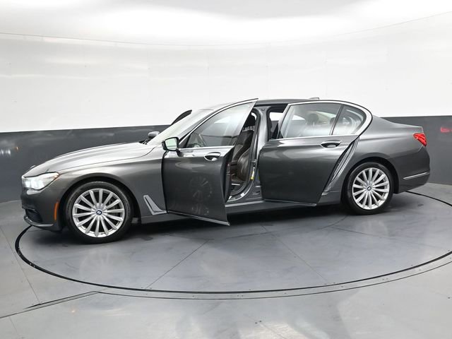 Used 2016 BMW 740i image 42
