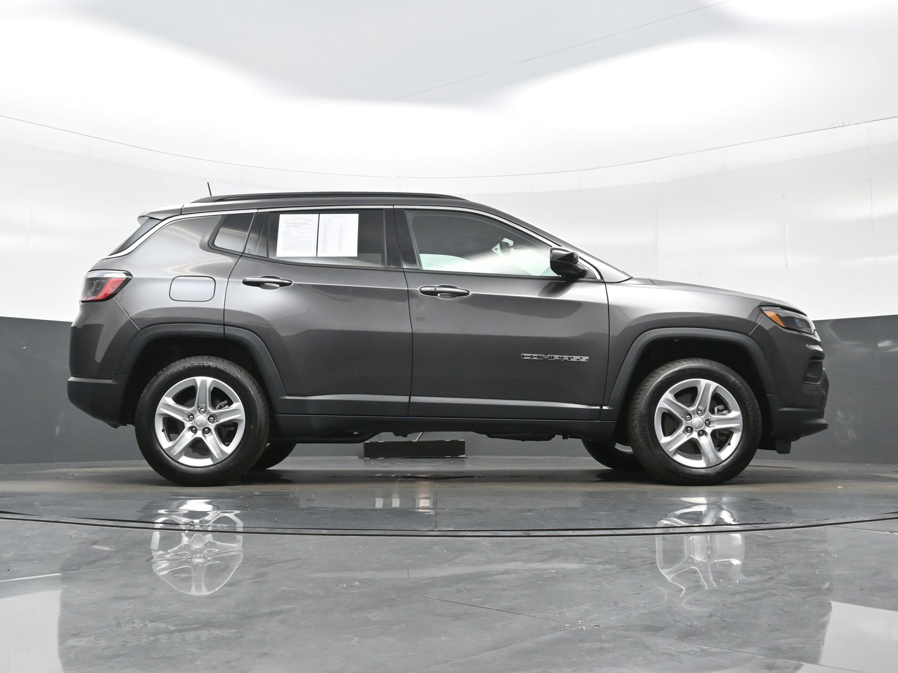 Used 2023 Jeep Compass Latitude w/ Convenience Group AWD/4WD image 34