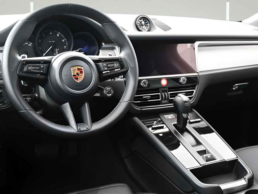Certified 2026 Porsche Macan AWD/4WD image 8