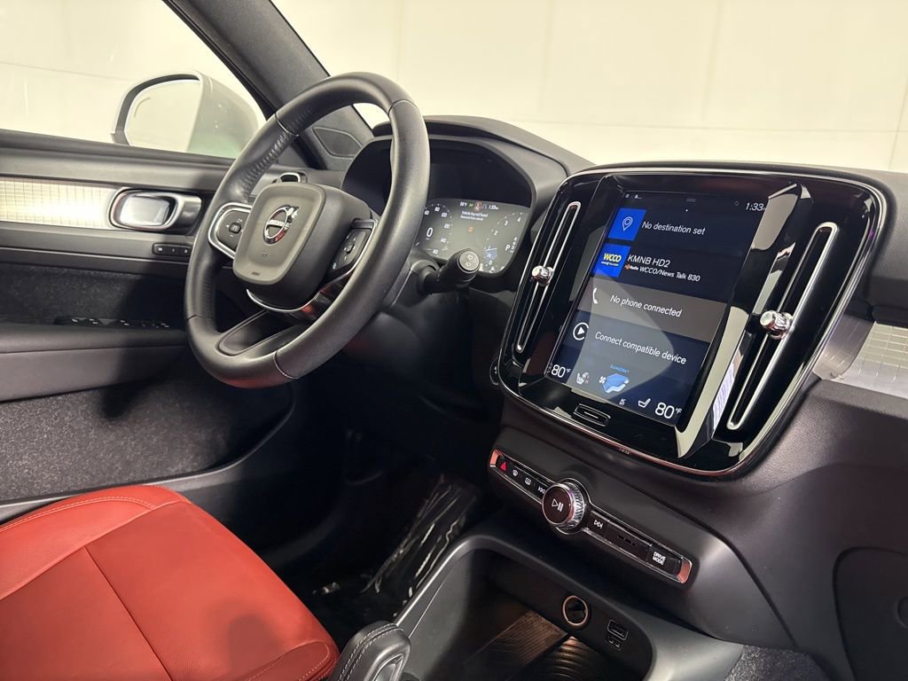 Used 2019 Volvo XC40 T5 Momentum image 9
