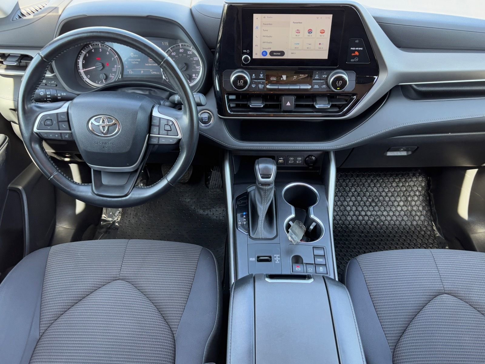 Used 2023 Toyota Highlander LE image 12