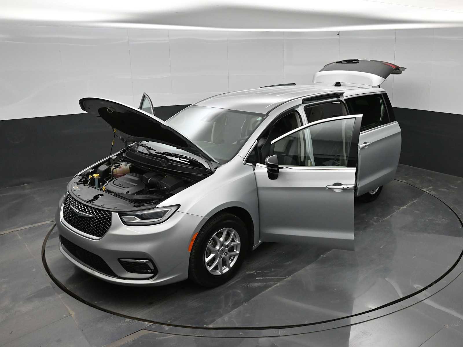 Used 2024 Chrysler Pacifica Touring-L FWD image 47